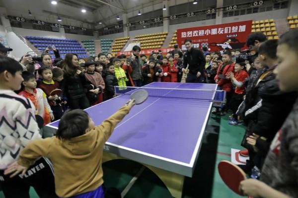 那一年他们风华正茂：李连杰和刘家良师傅相互模仿学习！